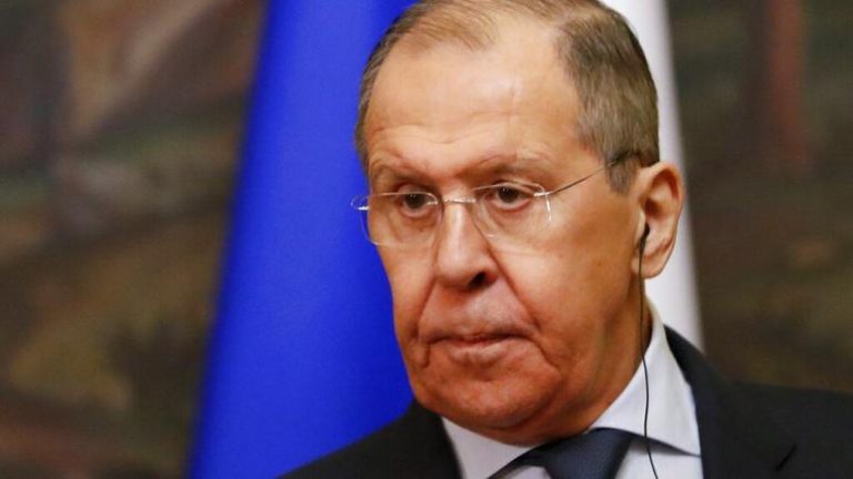 Lavrov: Ukrayna’nın Rusya’yı savaşa sürükleme girişimlerini gözlemliyoruz