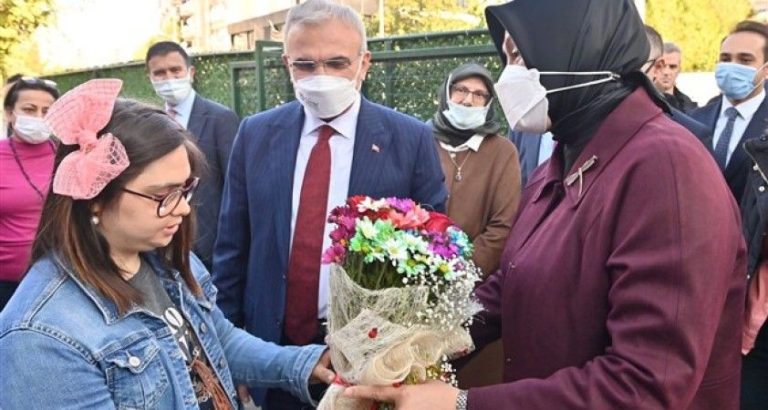 Vali Karaloğlu engelli öğrencilerle bir araya geldi
