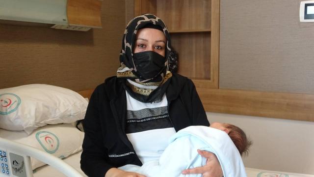 Hamileyken koronavirüse yakalanan annenin aşı pişmanlığı
