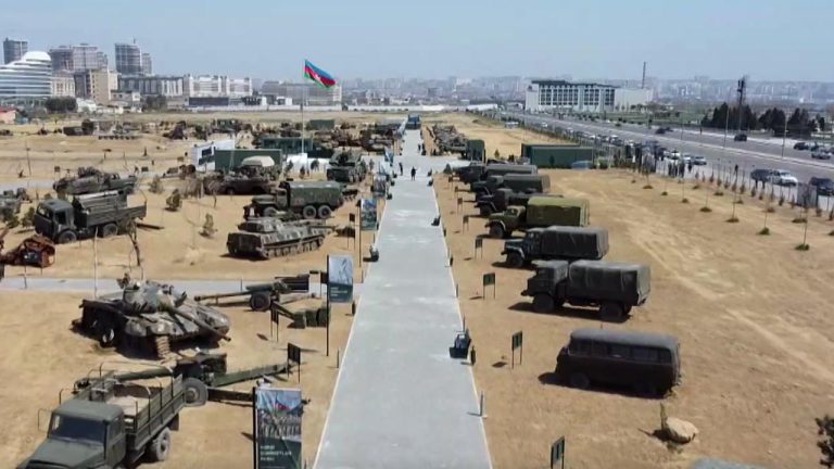 Azerbaycanlılar Ganimetler Parkı’nda zaferi kutluyor