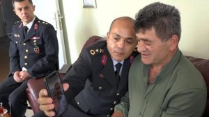 Bakan Soylu, faili 18 yıl sonra yakalanan şehidin ailesiyle görüştü