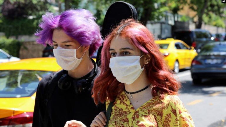 Gençler Eğitimlerine Yurtdışında Devam Etmek İstiyor