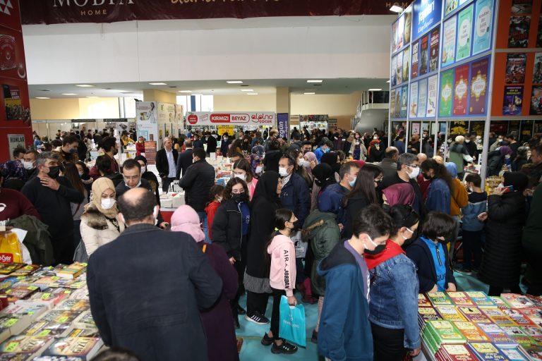 4. Kayseri Kitap Fuarı, Minik Ziyaretçileri İle Dolup Taşıyor