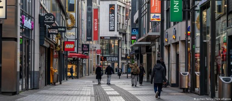 Almanya aşısızlara kapanıyor