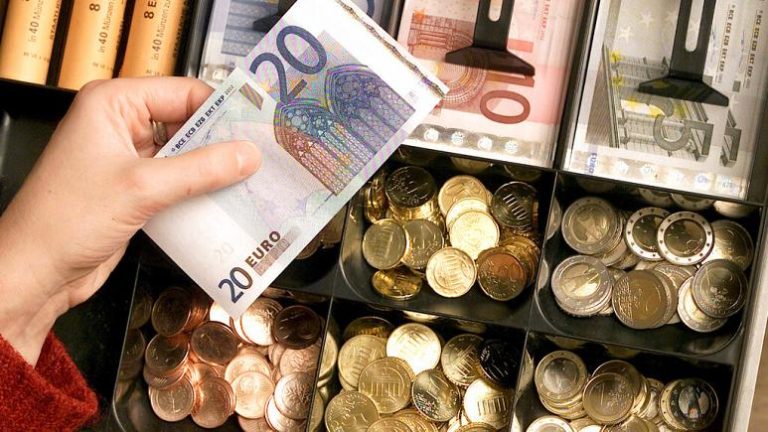 Euro’nun 20’inci yılında Dolar’a rakip olma hayalleri hala sürüyor