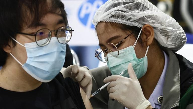 Araştırma | İki doz Pfizer ve Sinovac aşısı Omicron varyantına ‘etkili seviyede’ koruma sağlamıyor