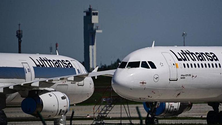 Lufthansa Omicron varyantının artması üzerine 33 bin seferi iptal etti