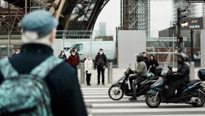 Fransa Sağlık Bakanı: “Günlük Vaka 100 Bini Aşacak