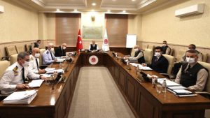 Bakan Akar’dan birlik komutanları ile video konferans toplantısı