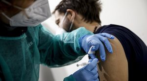 Aşı Sertifikası Alabilmek İçin Sahte Kol Kullandı