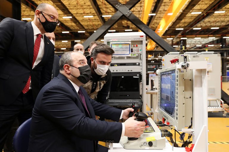 Bakan Varank, stabilize silahlı kule sistemini test etti