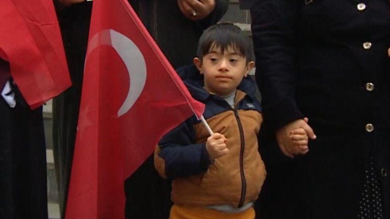 Down sendromlu Ömer de ‘ağabey’ nöbetinde