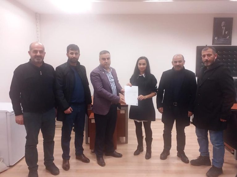 Kocaeli Dilovası Yeniden Refah Partisi İlçe Başkanı Ercan Oğuz Mazbatasını teslim aldı