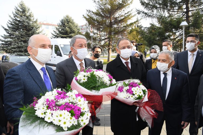 Ulaştırma Bakanı Karaismailoğlu, Hızlı Tren Müjdesini Büyükşehir’de Verdi