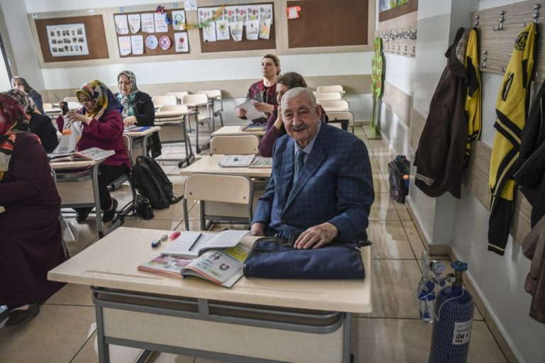 Bakan Derya Yanık: “2021 yılı itibarıyla 6 Tazelenme Üniversitesinde toplamda 5.665 yaşlımıza eğitim veriliyor”