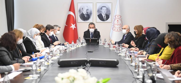 Bakan Özer, Olgunlaşma Enstitülerin müdürleriyle bir araya geldi