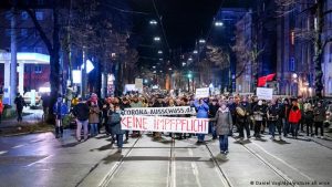 Almanya’da on binler korona kısıtlamalarını protesto etti