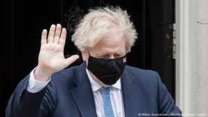 Boris Johnson’ın üzerindeki istifa baskısı artıyor