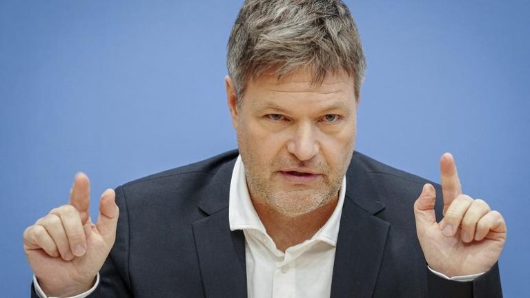 Almanya Ekonomi Bakanı: İş gücündeki kıtlığın aşılması için daha fazla göçmene ihtiyaç var