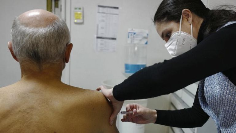 Avrupa’da grip vakalarının artması üzerine uzmanlardan ‘çifte salgın’ uyarısı