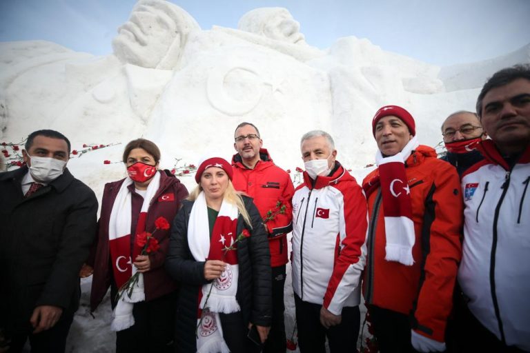 Bakan Kasapoğlu Kardan Heykellerin Açılışını Yaptı