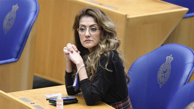 Türklüğü tartışılan Hollanda Adalet Bakanı Dilan Yeşilgöz, ırkçı politikacı Wilders’in hedefinde 