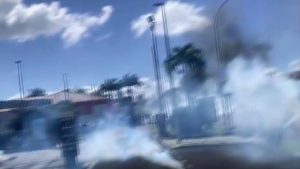 Fransa’nın Gouadeloupe adasında sokaklar karıştı