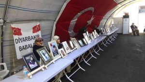 HDP’li Milletvekili Semra Güzel’in PKK’lı teröristle olan fotoğraflarına evlat nöbetindeki ailelerden tepki