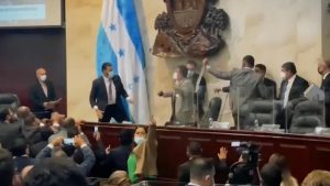 Honduras Parlamentosu’nda olaylı seçim