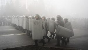 Kazakistan’da gerginlik sürüyor