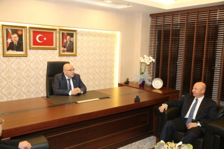 Kocasinan Belediye Başkanı Ahmet Çolakbayrakdar,  “Bizlerde AK Parti ailesinin bir parçası olarak hep beraber şehrimiz ve ülkemiz için çalışmaya gayret edeceğiz.”