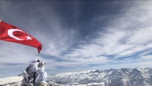 Mehmetçik eksi 39 derecede de teröristlere göz açtırmıyor