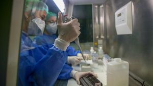 Almanya’da PCR testi yapan laboratuvarlarda kapasite sınırına yaklaşıldı