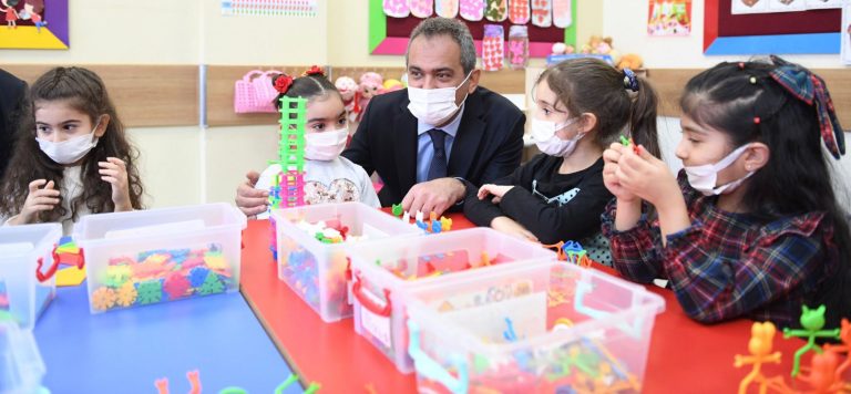 Bakan Özer, İbni Sina Anaokulu’nun açılış törenine katıldı