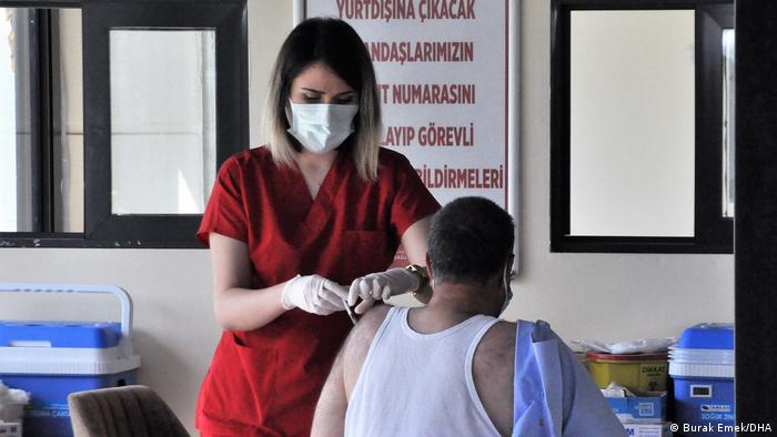 Zorunlu aşı: Türkiye’de mümkün mü?