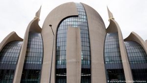 Köln’deki camiler ezan için başvuru yaptı