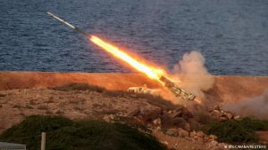 İran’dan 1450 km menzilli yeni füze