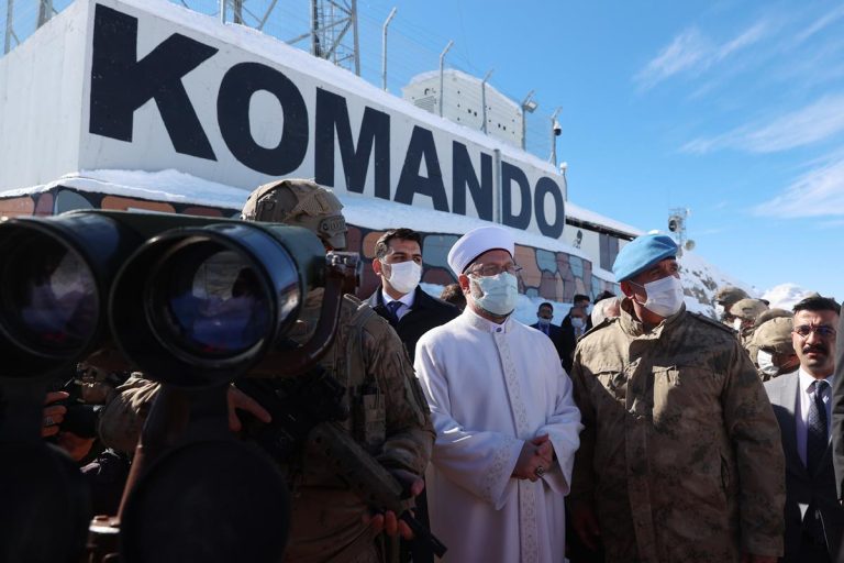 Diyanet İşleri Başkanı Erbaş, Şırnak’ta Mehmetçikleri ziyaret etti