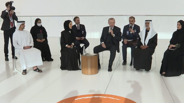 Cumhurbaşkanı Erdoğan, BAE’de gençlerle bir araya geldi