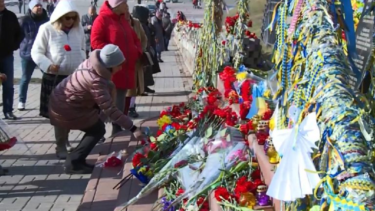 Ukrayna’da ‘Onur Devrimi’nde ölenler anıldı
