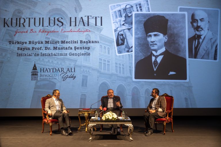 TBMM Başkanı Şentop, gençlerle ” Kurtuluş Hattı” filmini izledi