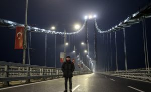 Karaismailoğlu, gün doğumunu 1915 Çanakkale Köprüsü’nde karşıladı