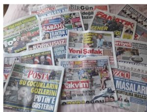 Komşudaki savaş sırasında yayınlanan Türk gazeteleriyle alay edildi…