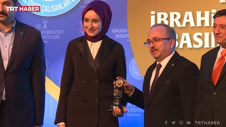 TRT Haber Spikeri Nisa Efendioğlu’na “Diplomasi Haber” ödülü