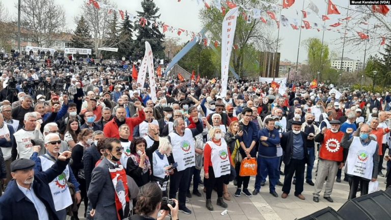 Emekliler Maaş İyileştirmesi İçin Miting Düzenledi