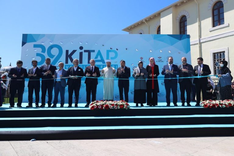 39. Türkiye Kitap ve Kültür Fuarı’nın üçüncü yeri Fatih Camii’nde açıldı