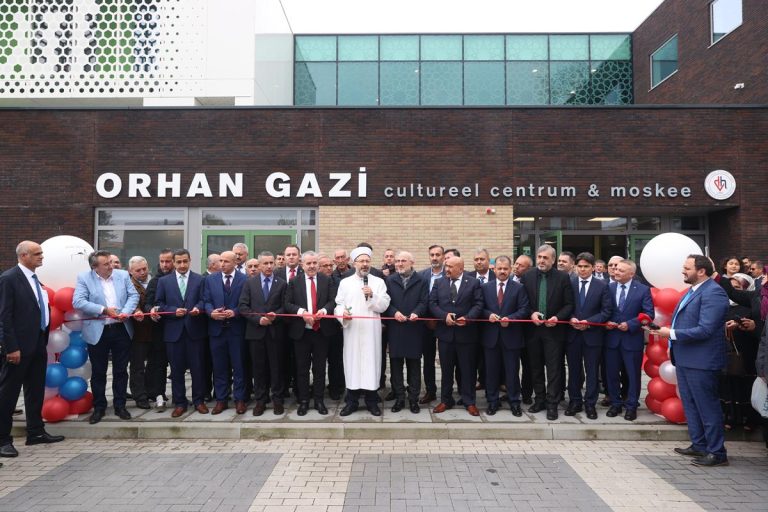 Diyanet İşleri Başkanı Erbaş, Hollanda’da Den Bosch HDV Orhan Gazi Camii’nin açılışını yaptı