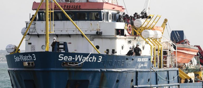 Akdeniz’de 200’den fazla göçmen kurtarıldı