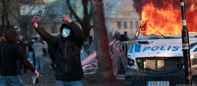 İsveç’te “Kur’an yakma” eylemi çatışmalara neden oldu