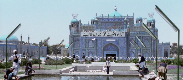 Afganistan’da camide patlama: 11 ölü